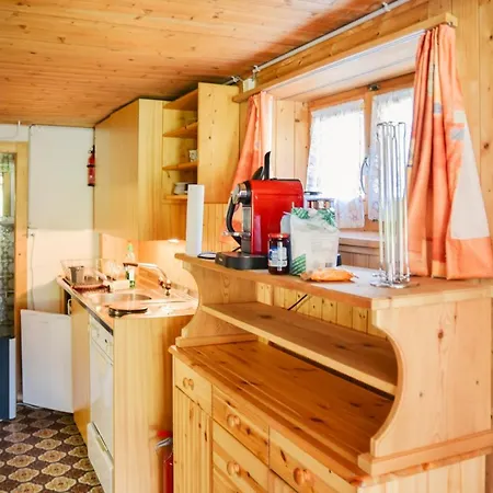 Alleinstehende, Idyllische An Guter Lage! Saas-Balen
